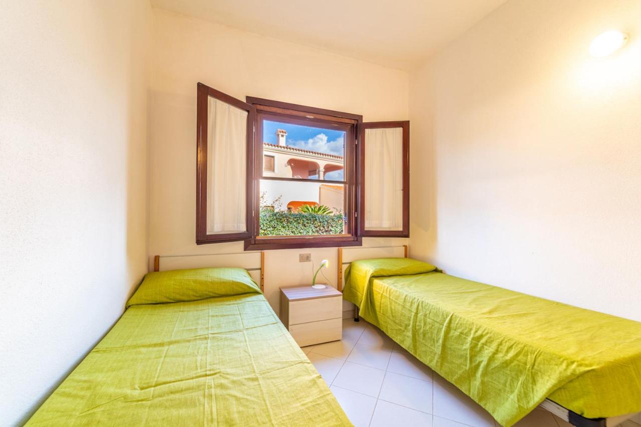Iss Travel, Ambra Apartments - 800 M From La Cinta Beach San Teodoro  Esterno foto